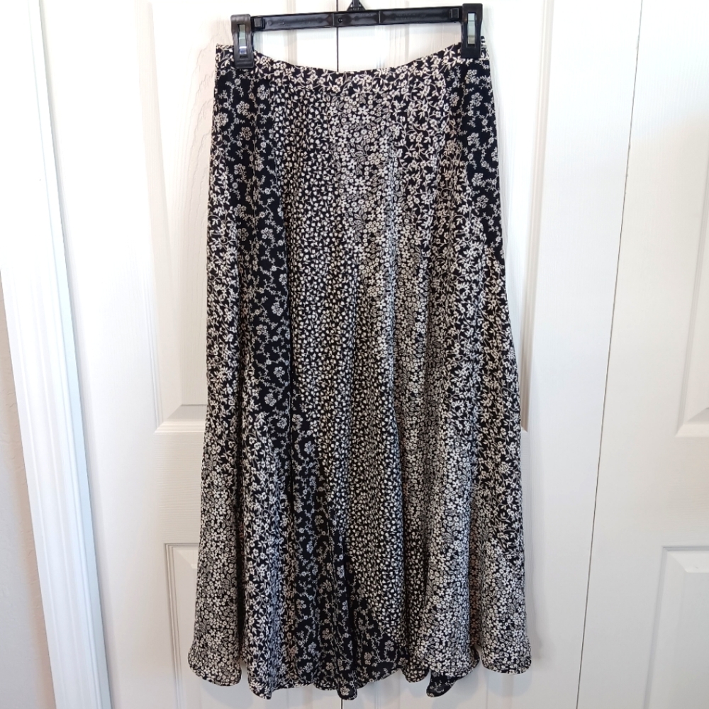 Elegant Vintage Black and White Floral Women's Skirt Maxi